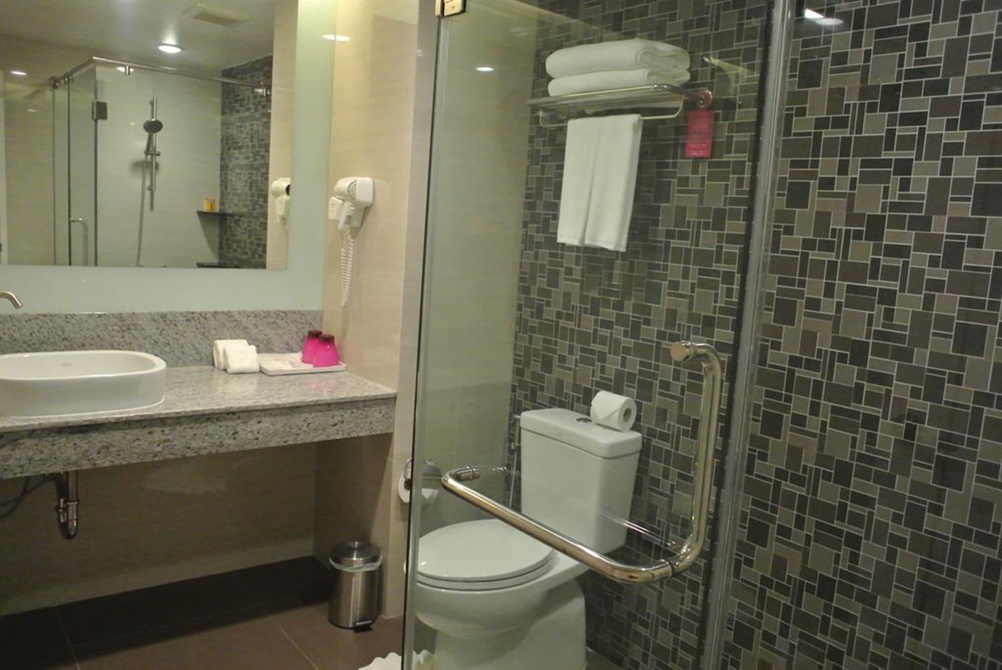 Praso@Ratchada12 Hotel Банкок Екстериор снимка