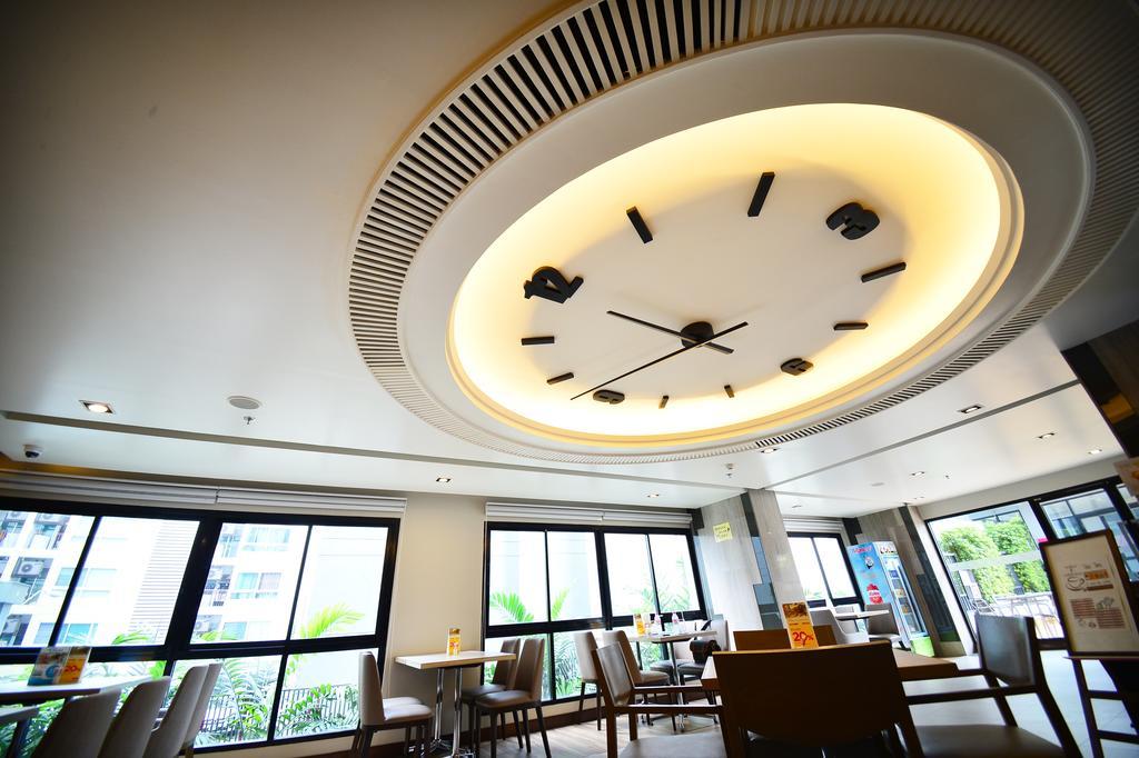 Praso@Ratchada12 Hotel Банкок Екстериор снимка