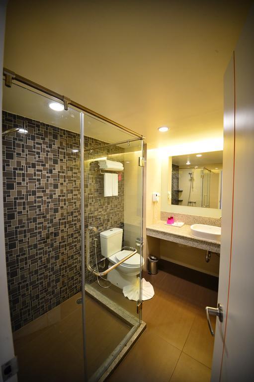 Praso@Ratchada12 Hotel Банкок Екстериор снимка