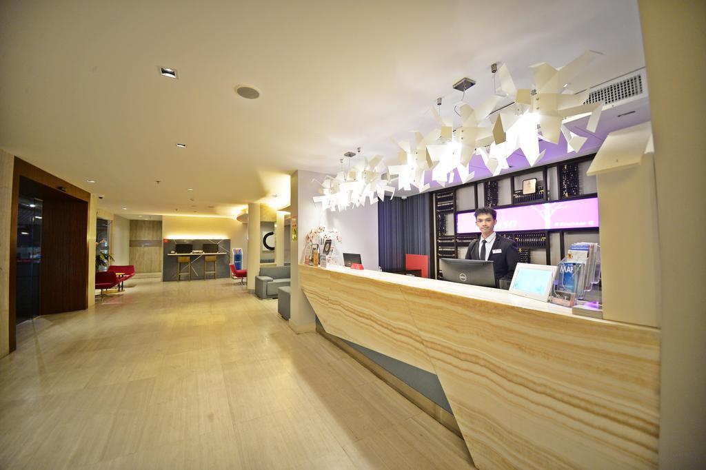 Praso@Ratchada12 Hotel Банкок Екстериор снимка
