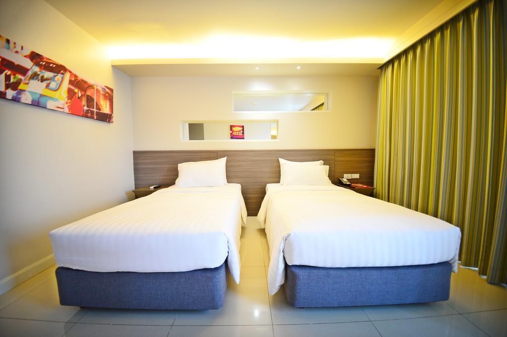 Praso@Ratchada12 Hotel Банкок Екстериор снимка